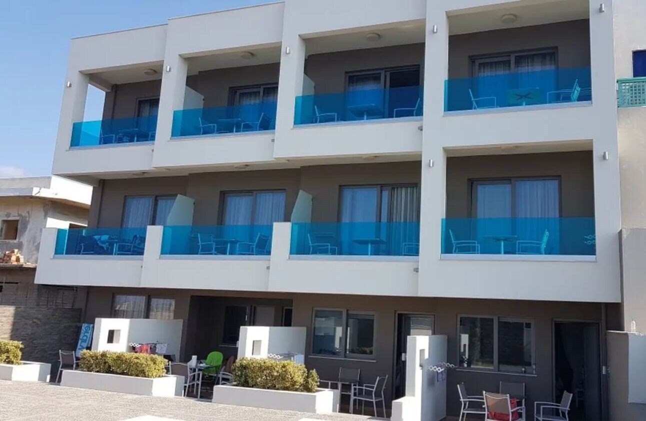 Фото Golden Coast Apartments 3*